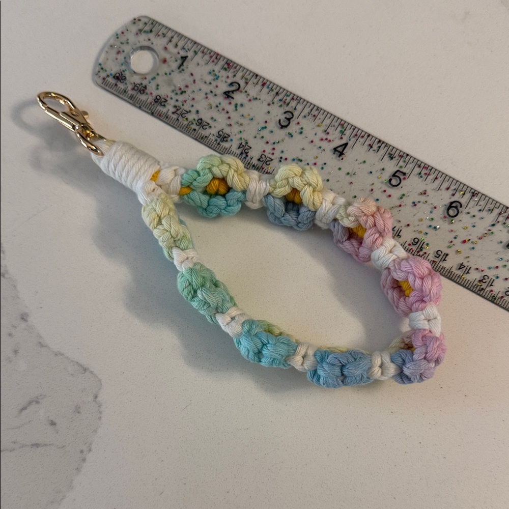 Daisy Macrame Wristlet Keychain - Picture 8 of 8